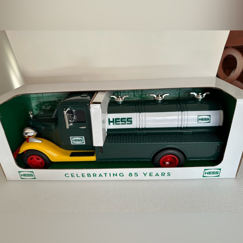 2018 Hess Collectors Edition #727 First Hess Truck 85th Anniversary Never Opened